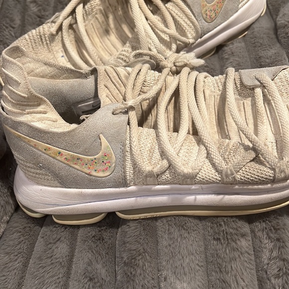 Nike KD Air Zoom size 10.5 white on white used and worn but still cool - Picture 6 of 9